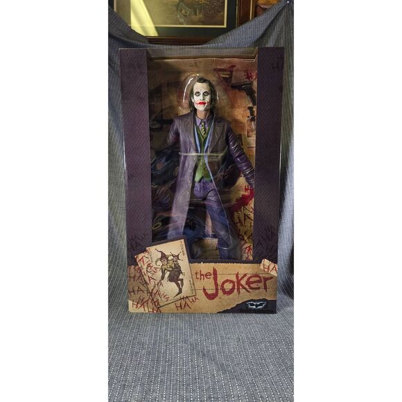 NECA The Dark Knight Joker 1/4 Scale Figure - Picture 1 of 5